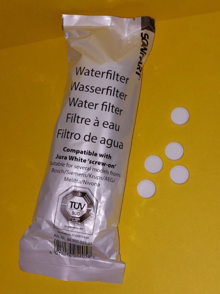 1 Wasserfilter Patrone (schraubbar) kompatibel mit AEG, Bosch, Krups, Siemens, etc. + 5 Reinigungstabs
